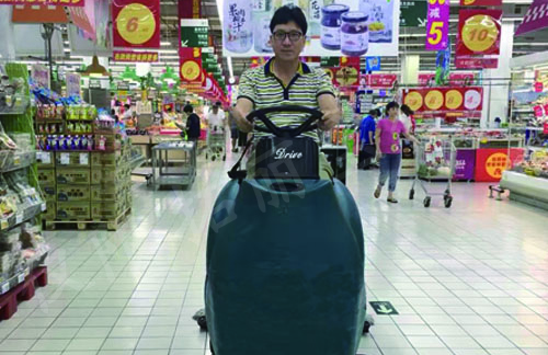 商場、超市選擇哪種洗地機(jī)